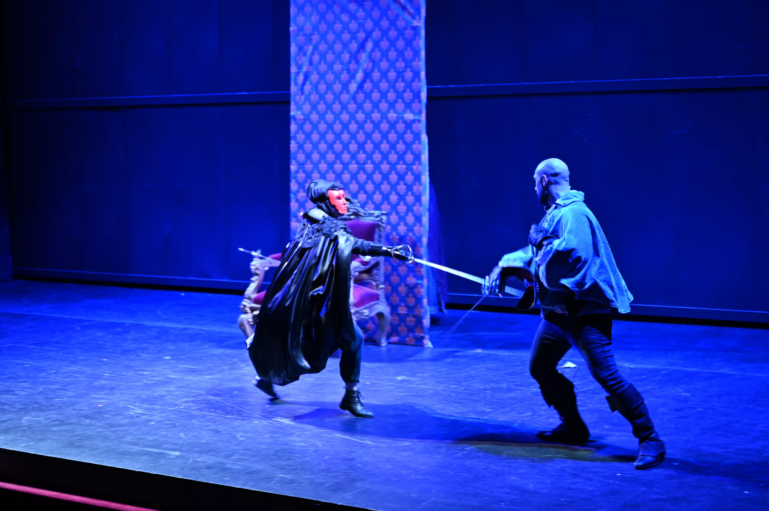 Combat d'escrime de spectacle durant les trois mousquetaires - escape game immersif