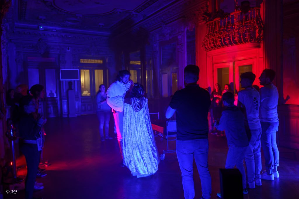 Roméo et Juliette dans la scène finale à l'Opéra de Nice