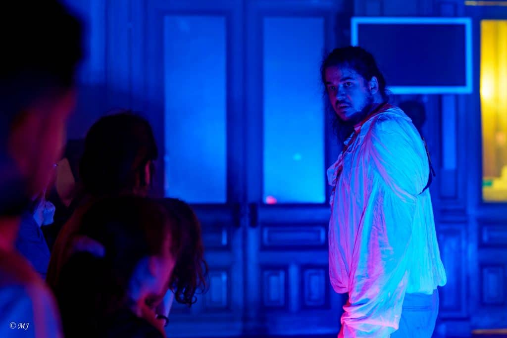 Roméo devant des joueurs à l'Opéra de Nice