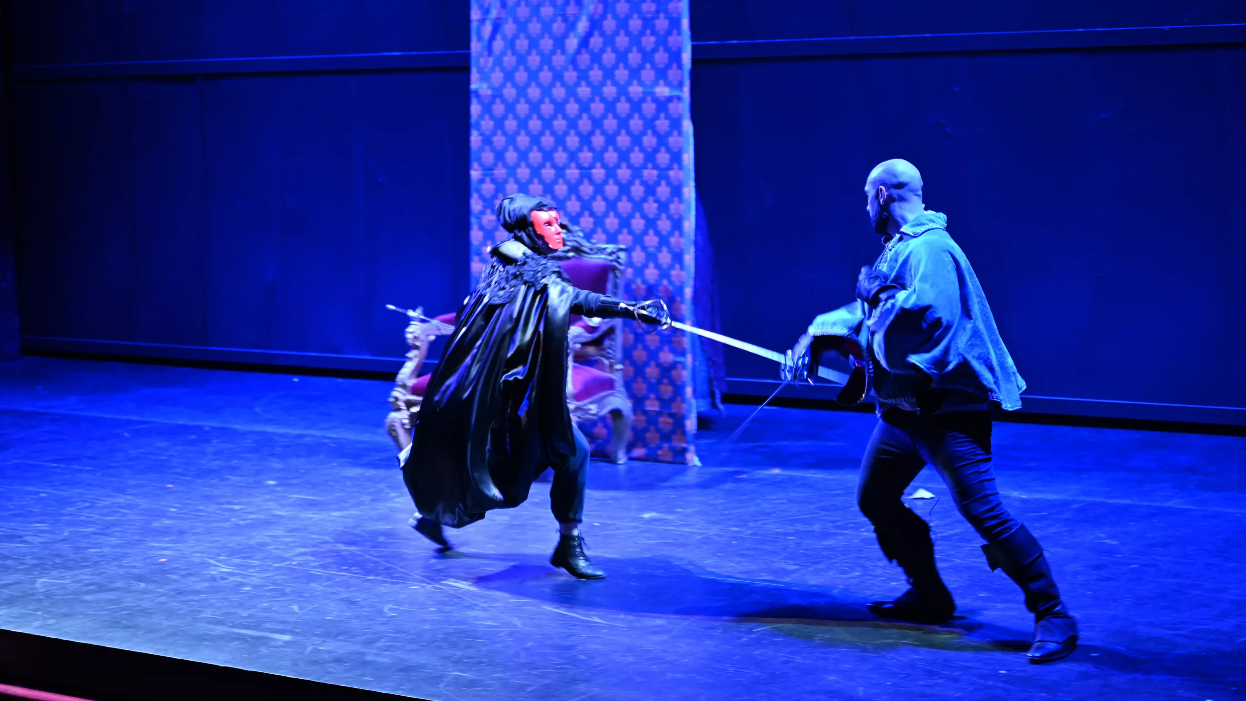 Combat d'escrime de spectacle durant les trois mousquetaires - escape game immersif