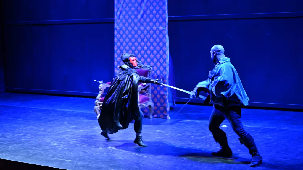 Combat d'escrime de spectacle durant les trois mousquetaires - escape game immersif